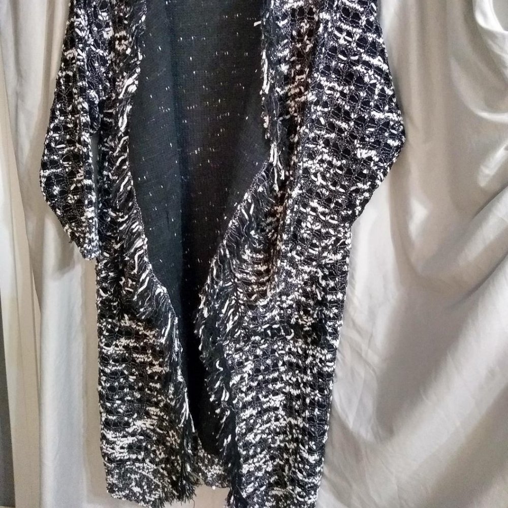 FoxieDox NWT Large black and white duster cardigan sweater PTP approx 25” - Picture 2 of 9